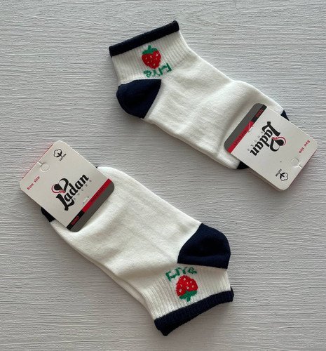 جوراب طرح توت فرنگی صورمی مچ کبریتی ۳۶ تا۴۲ سایزه جنس عالی ریز پافت بادوام 🧦